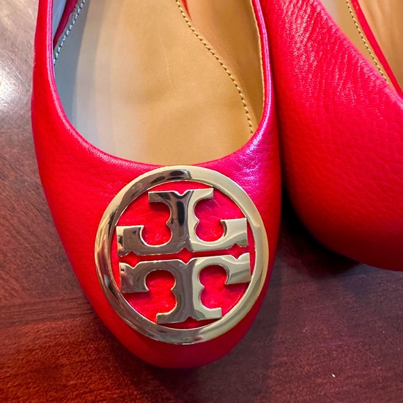 Tory Burch Shoe - Picture 1 of 4